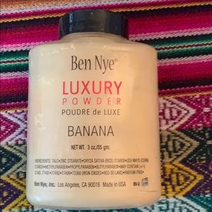 Ben Nye banana powder or free with purchase